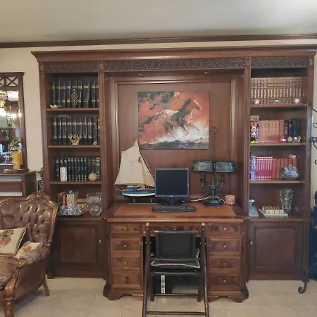 British Wood 'n Stone House Apartment